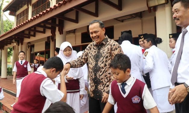 SIS Goes SMART  with Ambassador Ngurah